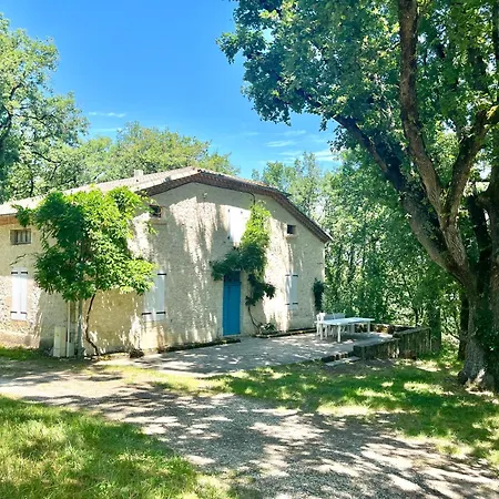 Au Calme Dans Un Bois De Chene Сasa de vacaciones